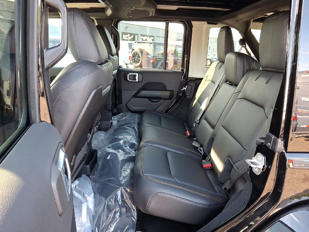 2027 Jeep Wrangler WRANGLER 4-DOOR SAHARA