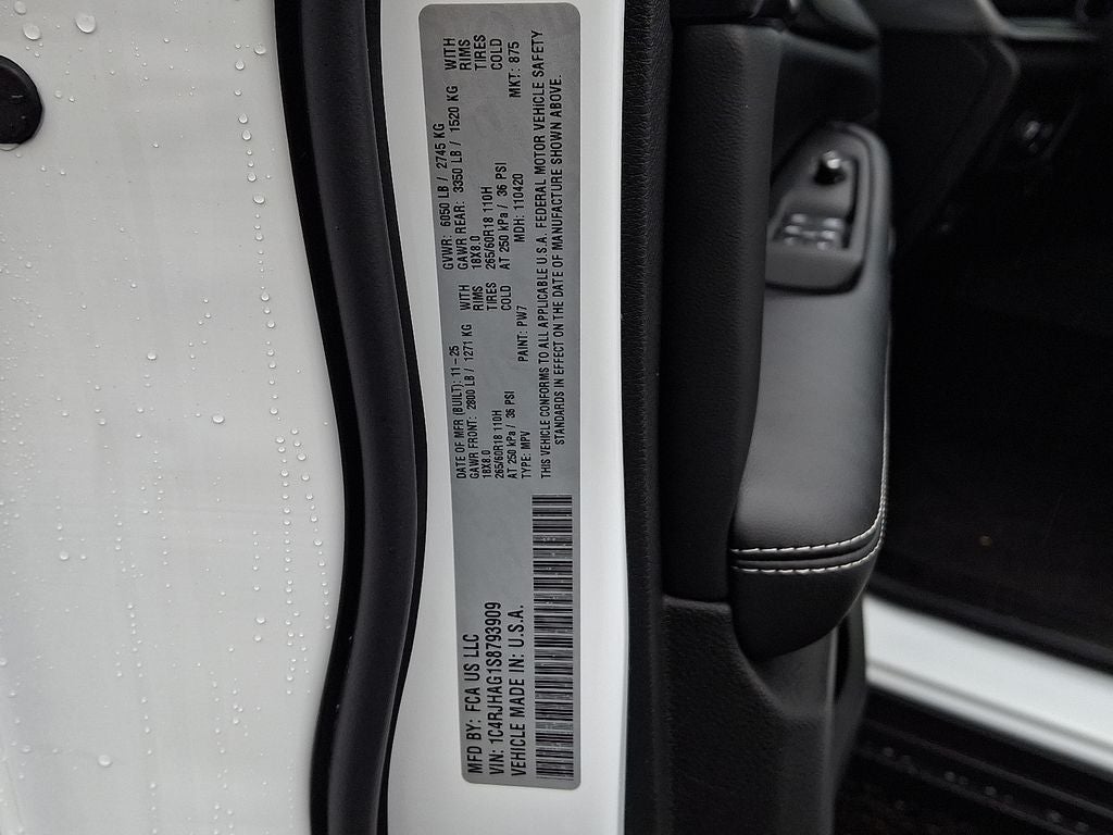 2025 Jeep Grand Cherokee GRAND CHEROKEE LAREDO X 4X4