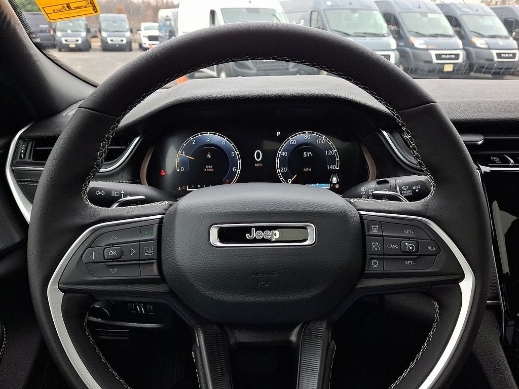 2025 Jeep Grand Cherokee GRAND CHEROKEE LAREDO X 4X4