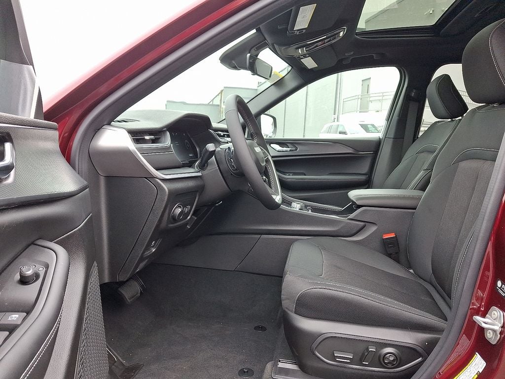 2025 Jeep Grand Cherokee GRAND CHEROKEE LAREDO X 4X4