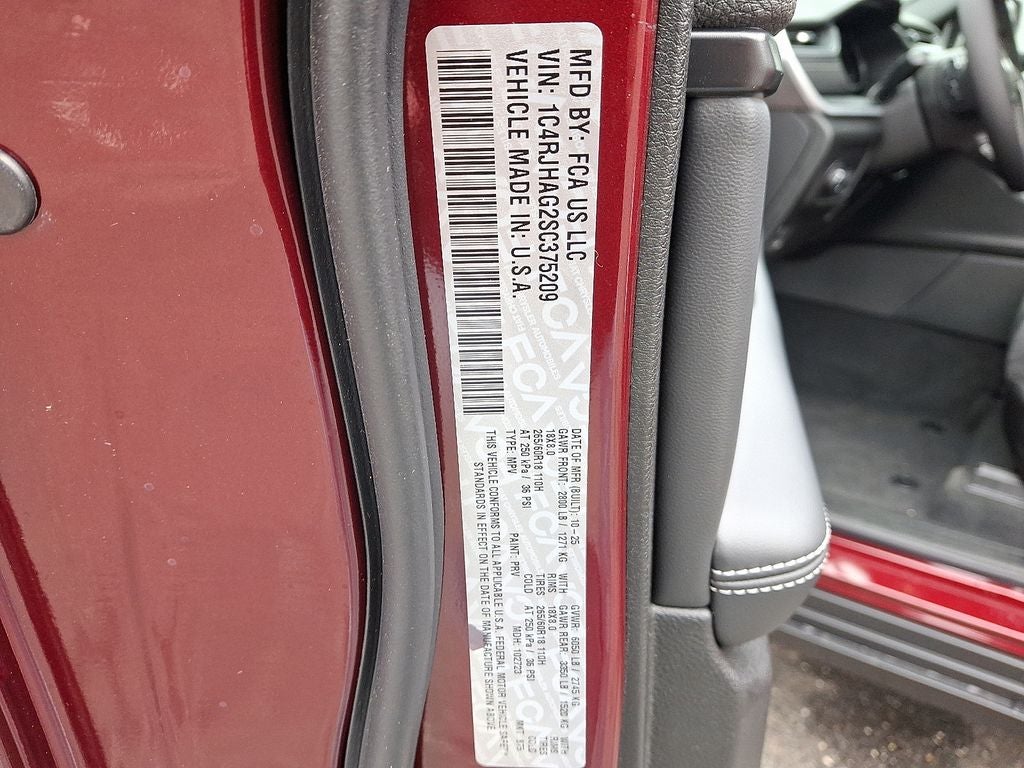 2025 Jeep Grand Cherokee GRAND CHEROKEE LAREDO X 4X4