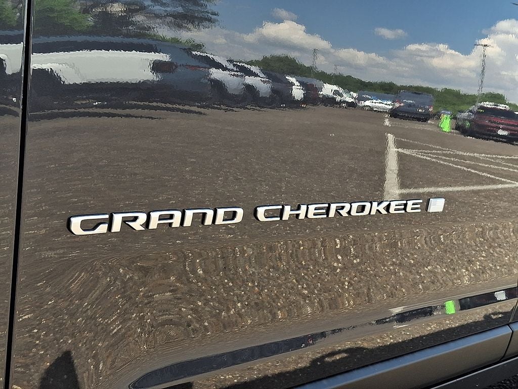 2026 Jeep Grand Cherokee GRAND CHEROKEE LAREDO X 4X4