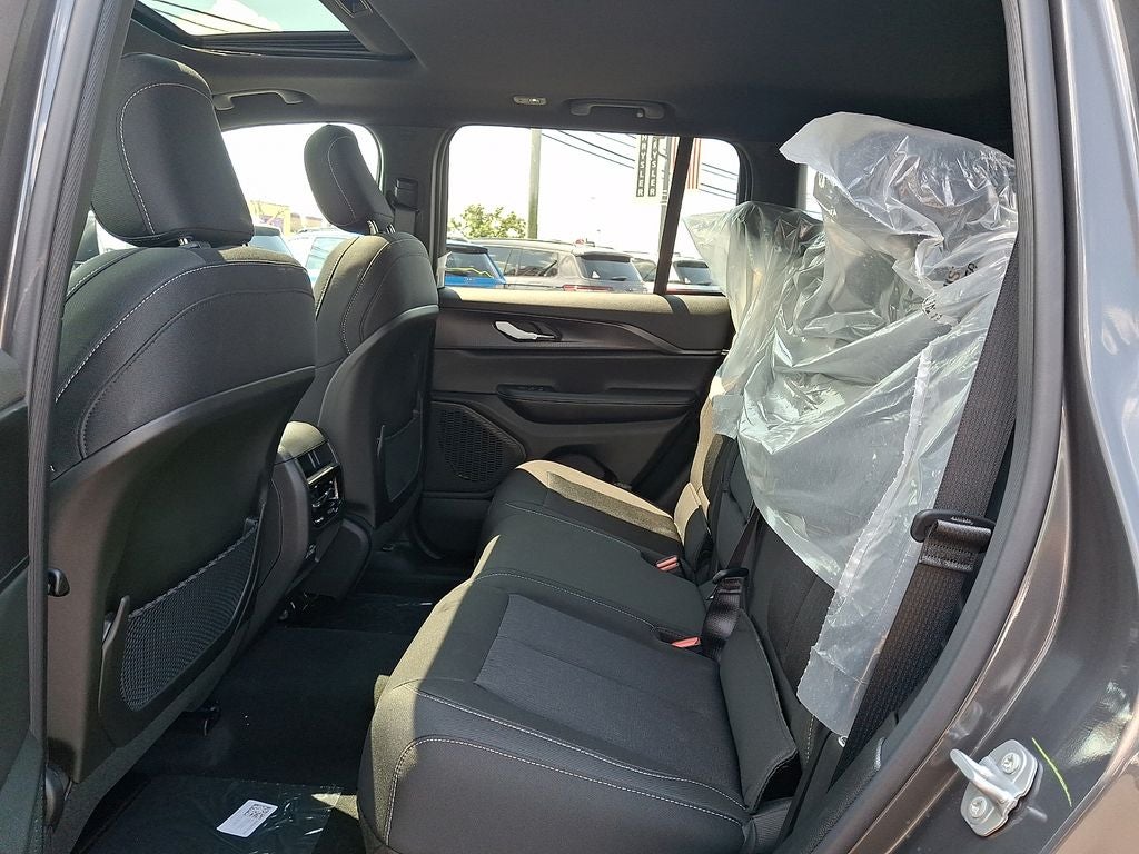 2026 Jeep Grand Cherokee GRAND CHEROKEE LAREDO X 4X4