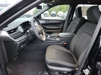 2025 Jeep Grand Cherokee GRAND CHEROKEE LAREDO X 4X4