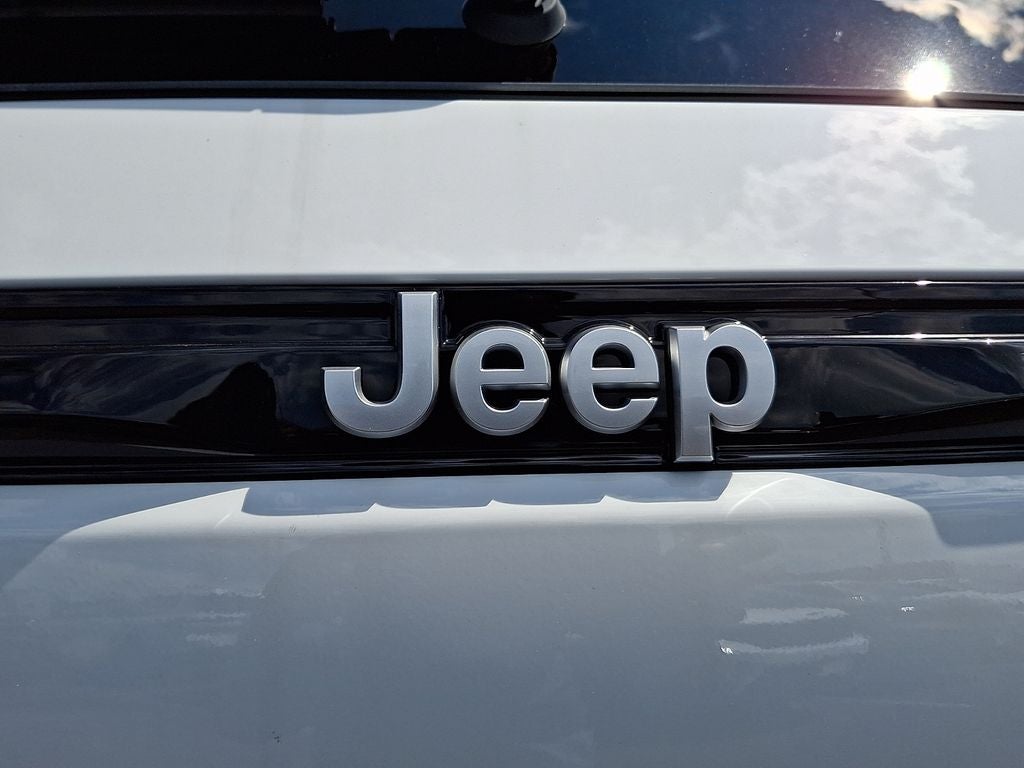 2026 Jeep Grand Cherokee GRAND CHEROKEE LAREDO X 4X4