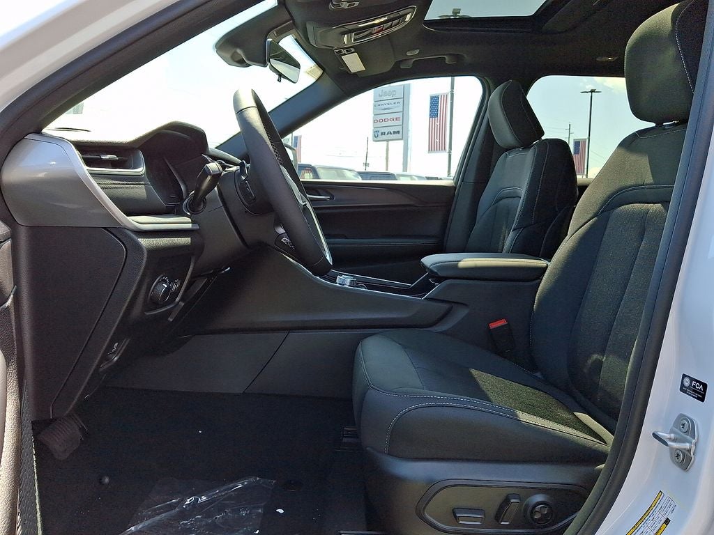 2026 Jeep Grand Cherokee GRAND CHEROKEE LAREDO X 4X4