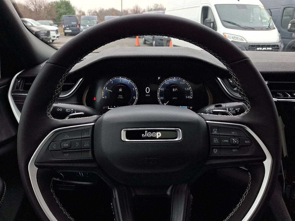 2025 Jeep Grand Cherokee GRAND CHEROKEE LAREDO X 4X4