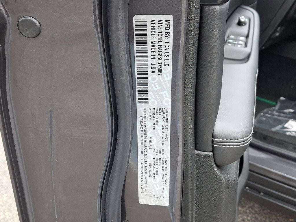 2025 Jeep Grand Cherokee GRAND CHEROKEE LAREDO X 4X4