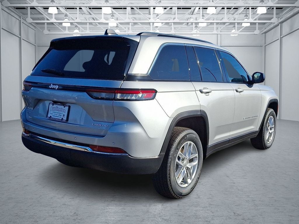 2025 Jeep Grand Cherokee GRAND CHEROKEE LAREDO X 4X4