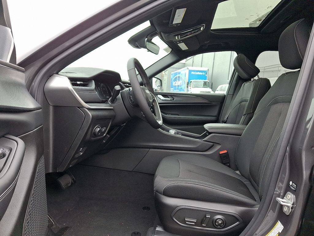 2025 Jeep Grand Cherokee GRAND CHEROKEE LAREDO X 4X4