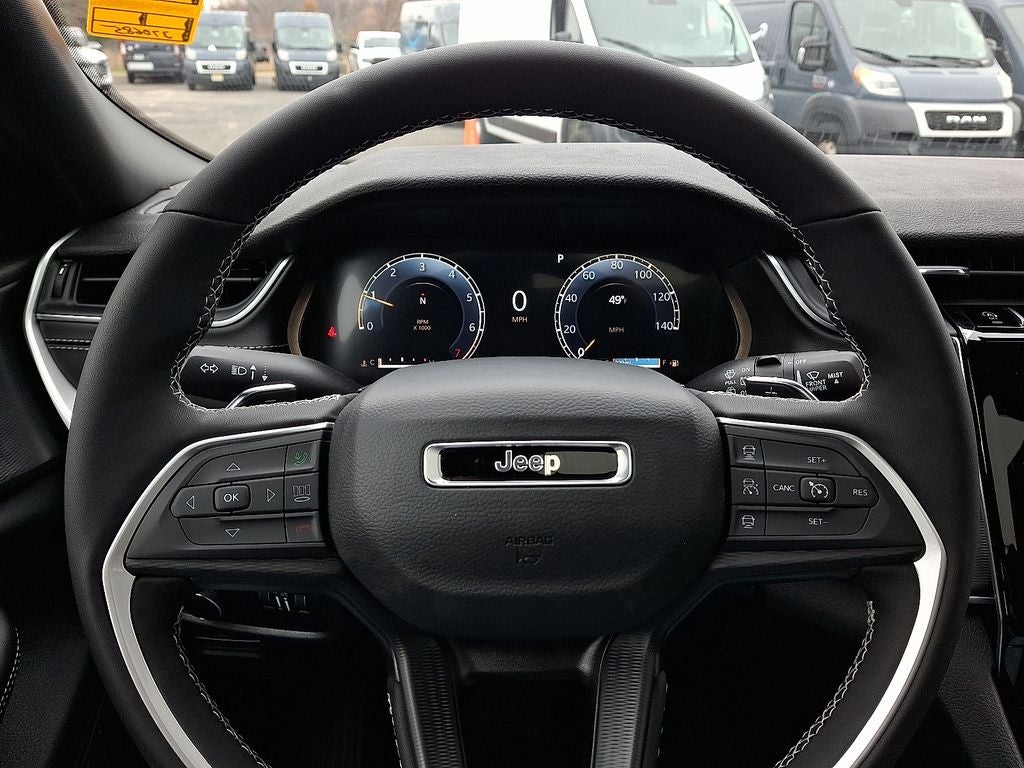 2025 Jeep Grand Cherokee GRAND CHEROKEE LAREDO X 4X4