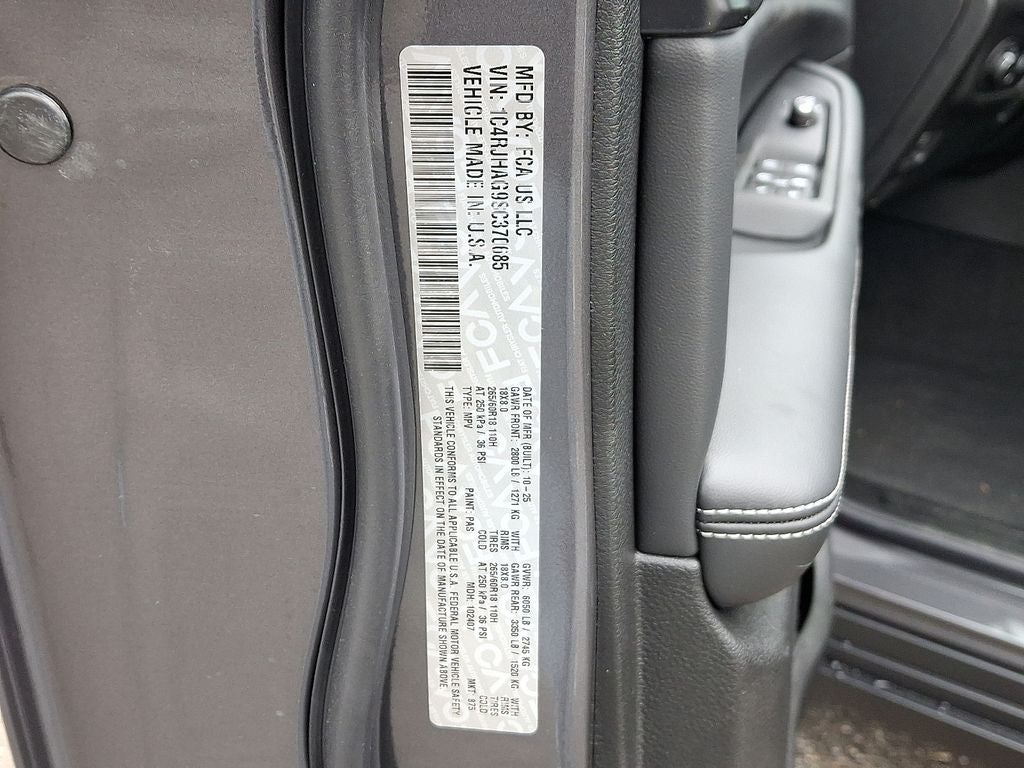 2025 Jeep Grand Cherokee GRAND CHEROKEE LAREDO X 4X4