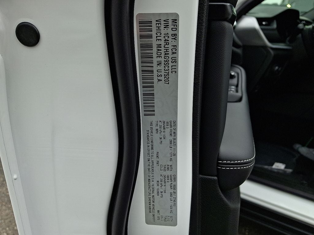 2025 Jeep Grand Cherokee GRAND CHEROKEE LAREDO X 4X4