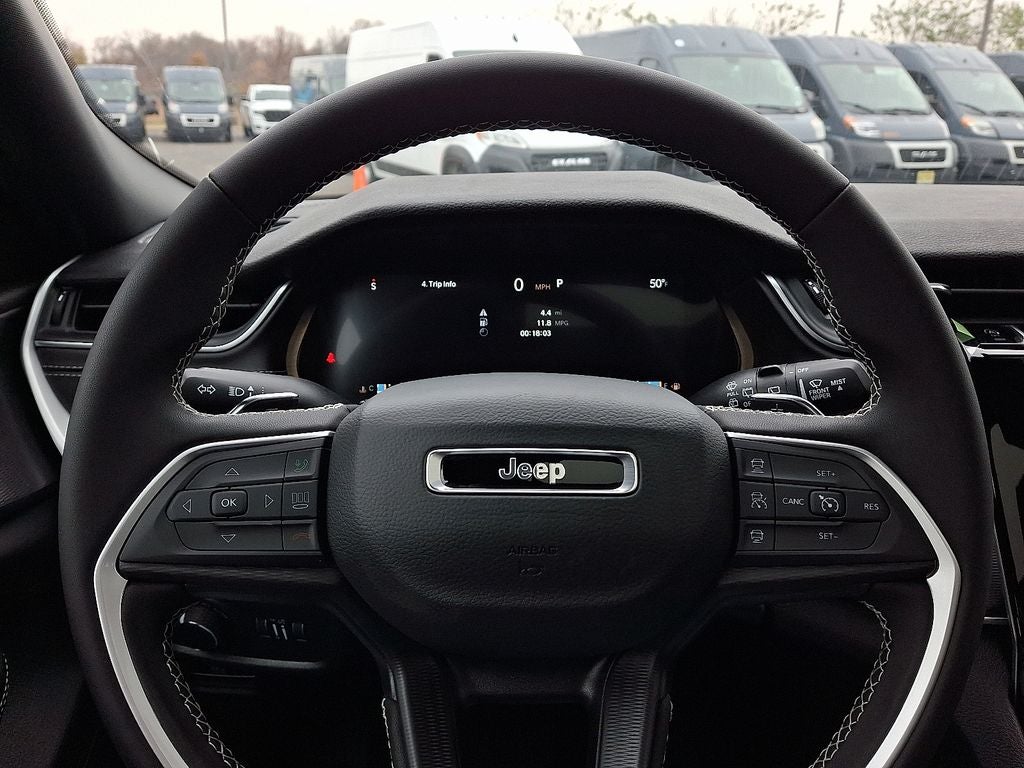 2025 Jeep Grand Cherokee GRAND CHEROKEE LAREDO X 4X4