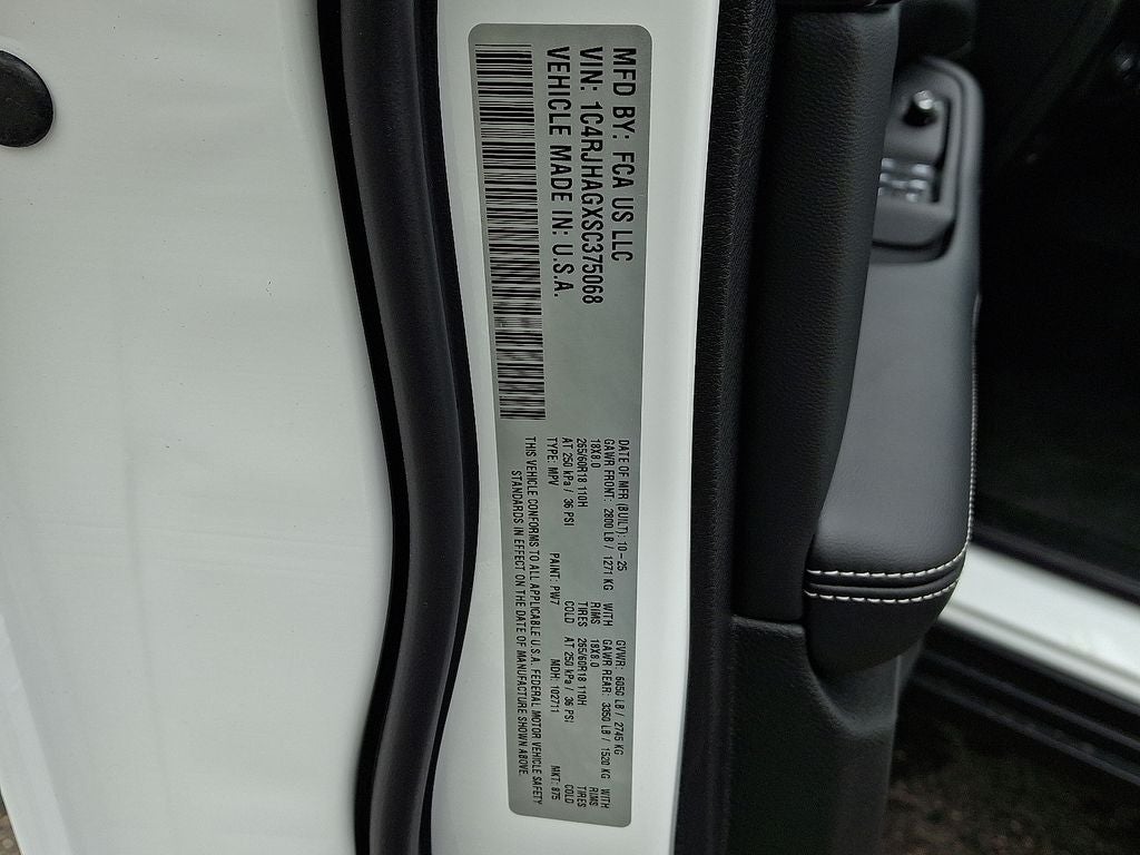 2025 Jeep Grand Cherokee GRAND CHEROKEE LAREDO X 4X4