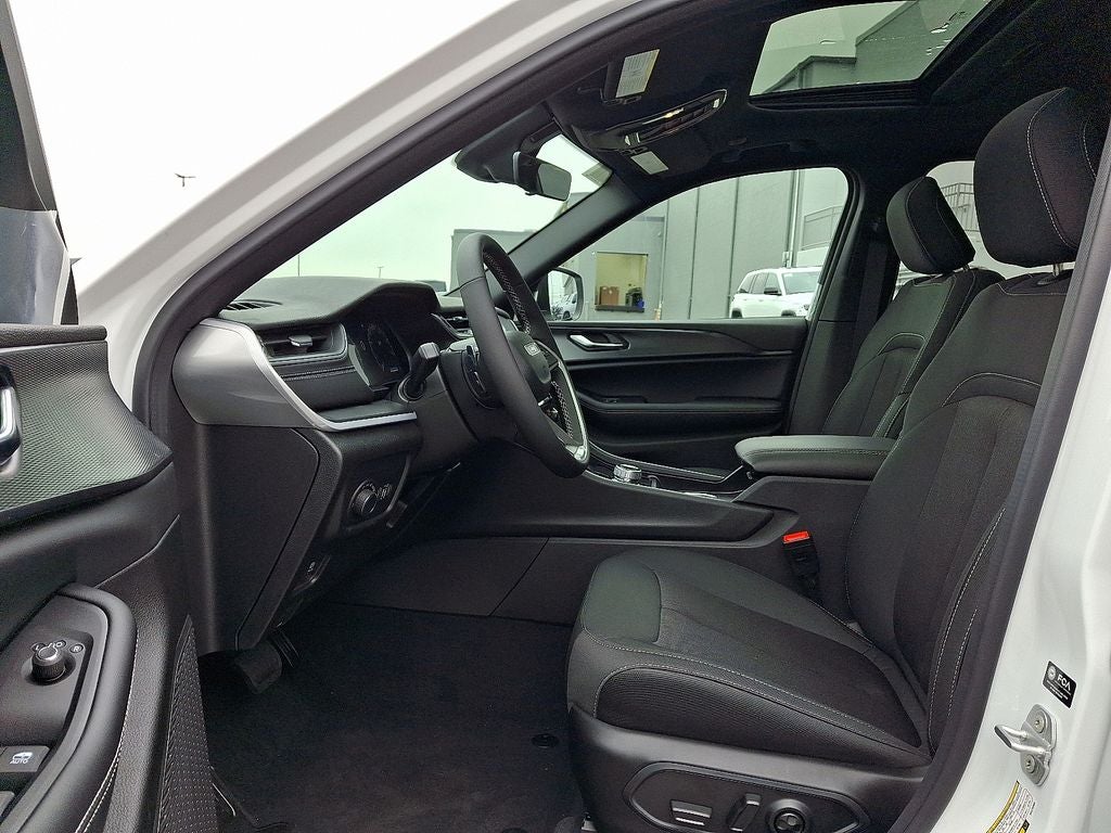 2025 Jeep Grand Cherokee GRAND CHEROKEE LAREDO X 4X4