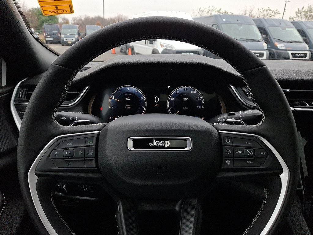 2025 Jeep Grand Cherokee GRAND CHEROKEE LAREDO X 4X4