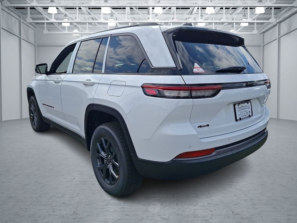 2027 Jeep Grand Cherokee Laredo Altitude