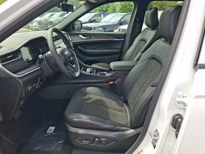 2027 Jeep Grand Cherokee Laredo Altitude