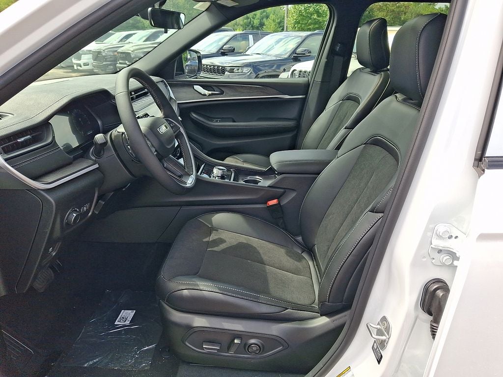 2027 Jeep Grand Cherokee Laredo Altitude
