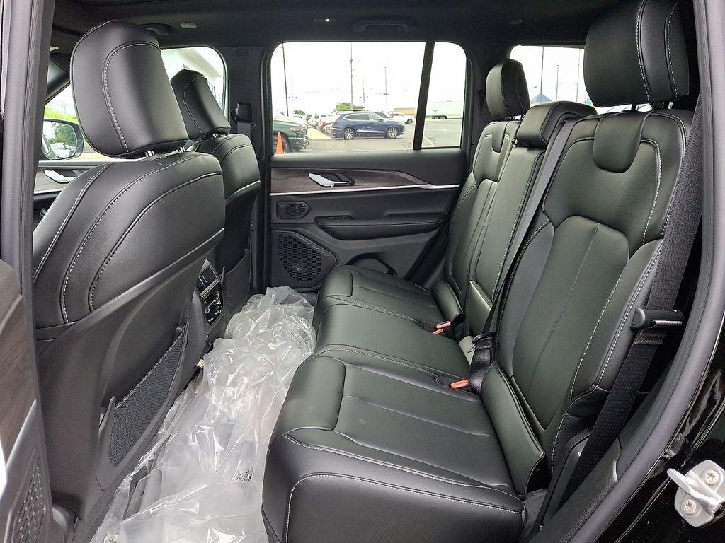 2027 Jeep Grand Cherokee GRAND CHEROKEE LIMITED 4X4