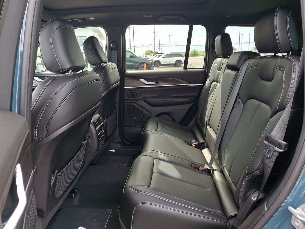 2027 Jeep Grand Cherokee GRAND CHEROKEE LIMITED 4X4