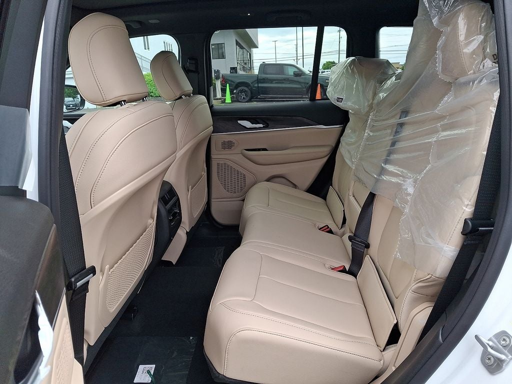 2027 Jeep Grand Cherokee GRAND CHEROKEE LIMITED 4X4