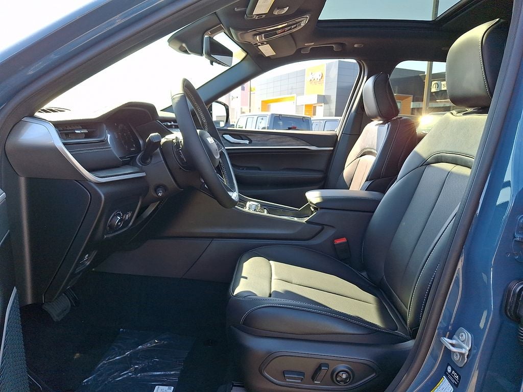 2027 Jeep Grand Cherokee GRAND CHEROKEE LIMITED RESERVE 4X4
