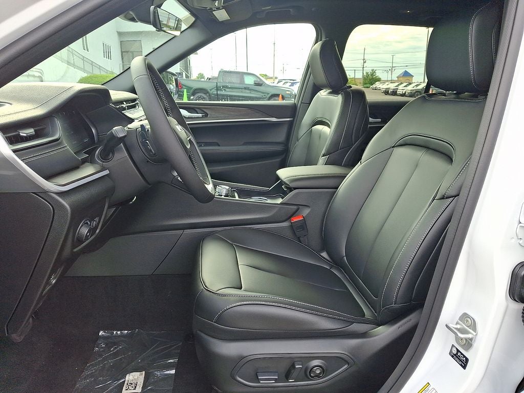 2027 Jeep Grand Cherokee GRAND CHEROKEE LIMITED 4X4