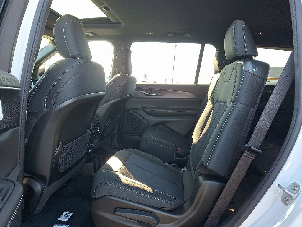 2025 Jeep Grand Cherokee GRAND CHEROKEE L LAREDO X 4X4