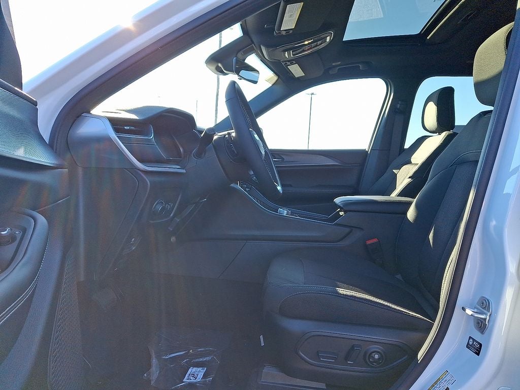 2025 Jeep Grand Cherokee GRAND CHEROKEE L LAREDO X 4X4