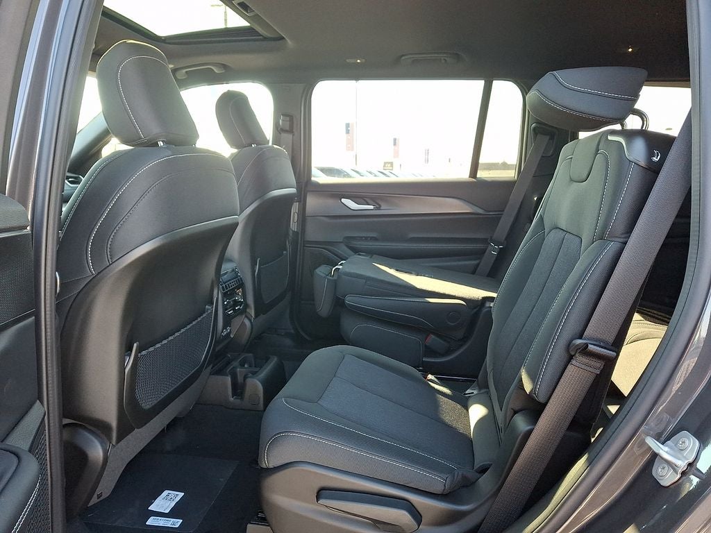 2025 Jeep Grand Cherokee GRAND CHEROKEE L LAREDO X 4X4