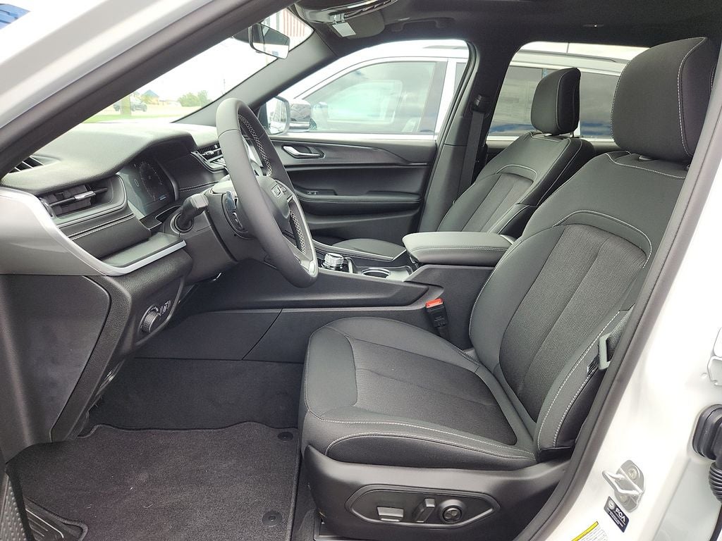 2025 Jeep Grand Cherokee GRAND CHEROKEE L LAREDO X 4X4