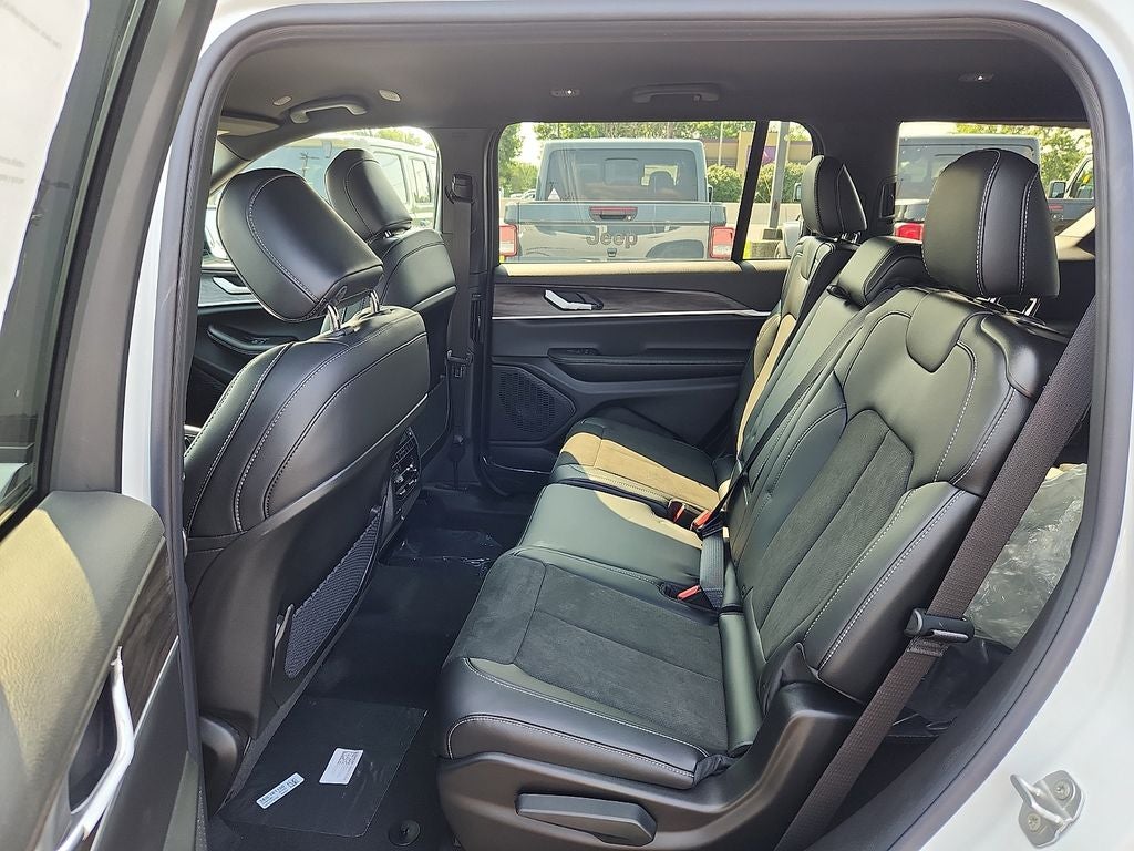 2026 Jeep Grand Cherokee L GRAND CHEROKEE L LAREDO ALTITUDE 4X4