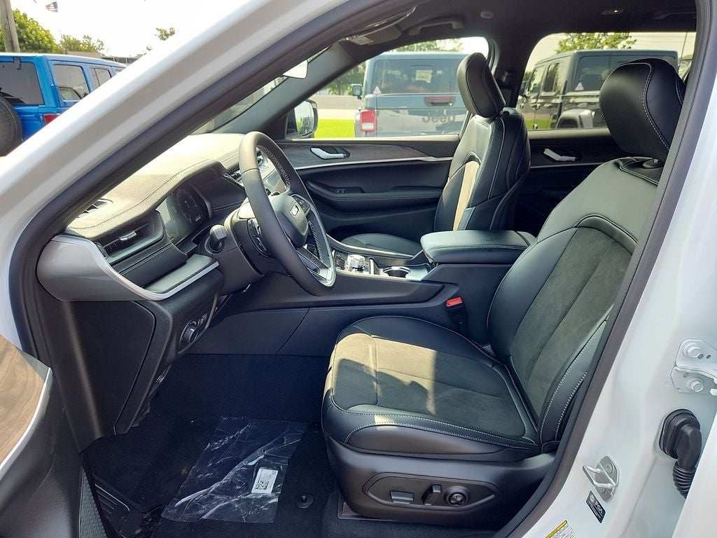 2026 Jeep Grand Cherokee L GRAND CHEROKEE L LAREDO ALTITUDE 4X4