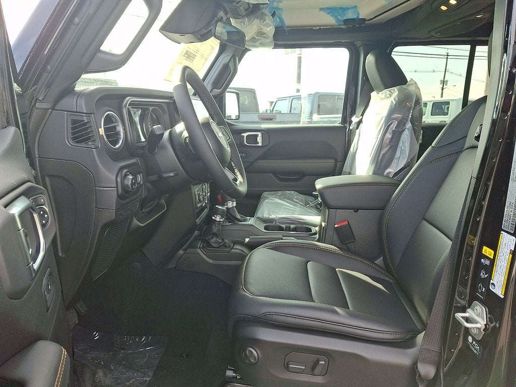 2026 Jeep Gladiator GLADIATOR SAHARA 4X4