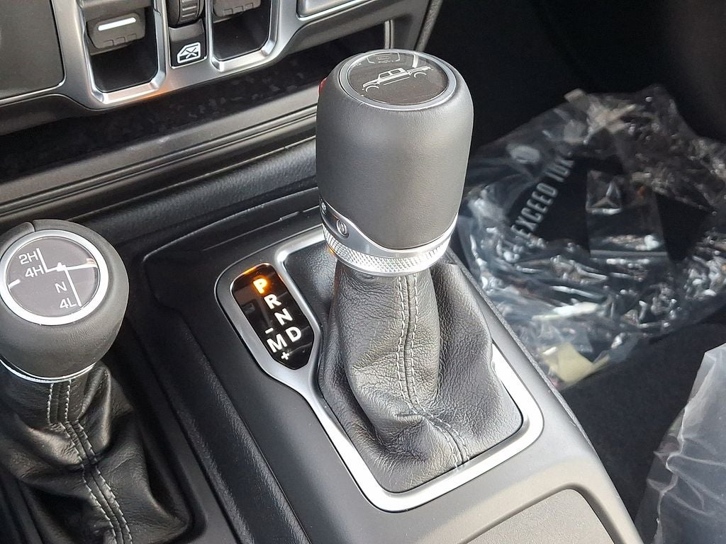 2026 Jeep Gladiator GLADIATOR SAHARA 4X4