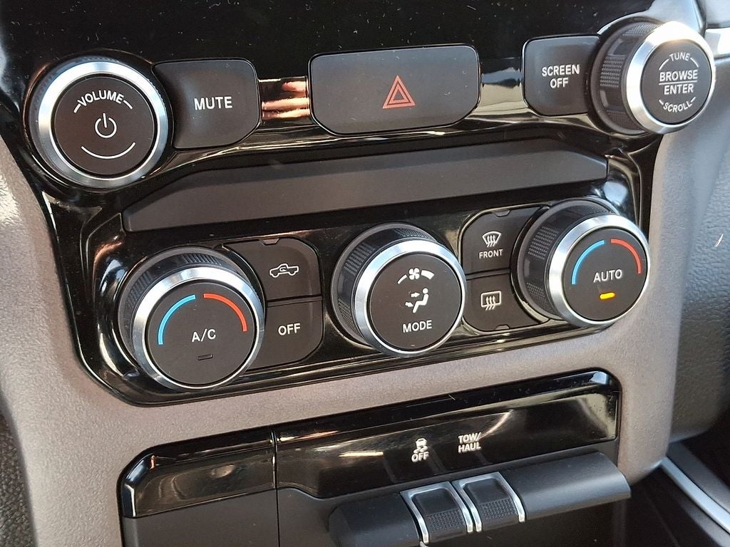 2022 RAM 1500 Big Horn Crew Cab 4x4 6'4' Box