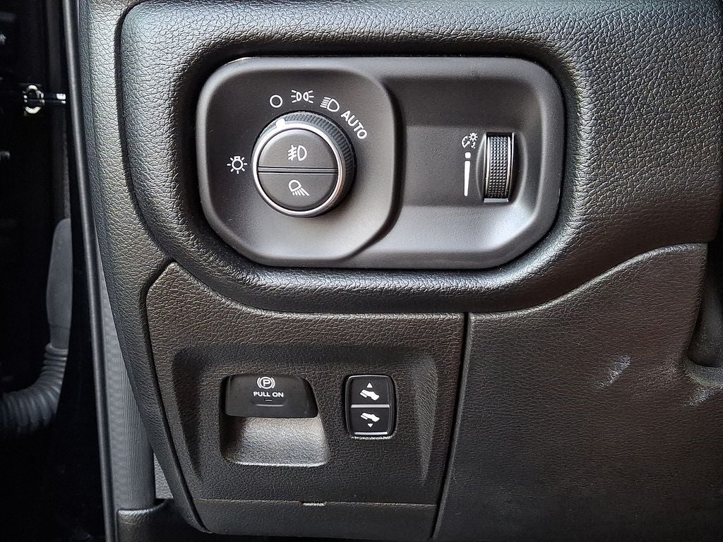 2022 RAM 1500 Big Horn Crew Cab 4x4 5'7' Box