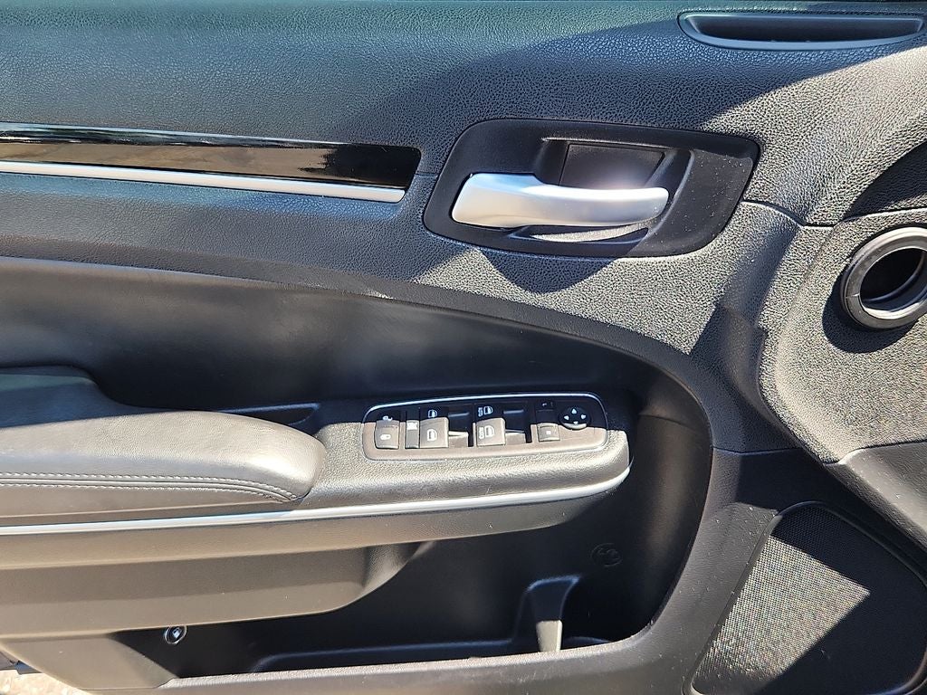2023 Chrysler 300 Touring L AWD