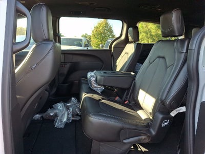 2027 Chrysler Pacifica PACIFICA SELECT