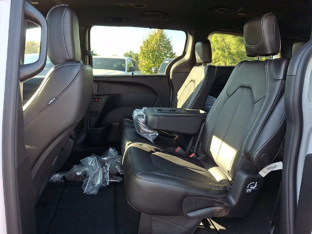 2027 Chrysler Pacifica PACIFICA SELECT