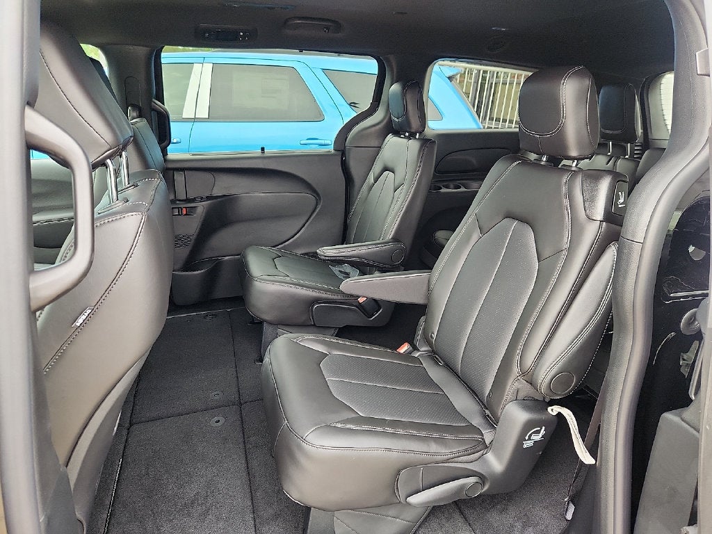2027 Chrysler Pacifica PACIFICA SELECT