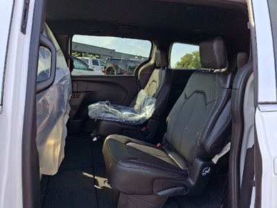 2027 Chrysler Pacifica PACIFICA SELECT AWD