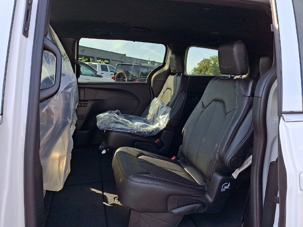2027 Chrysler Pacifica PACIFICA SELECT AWD