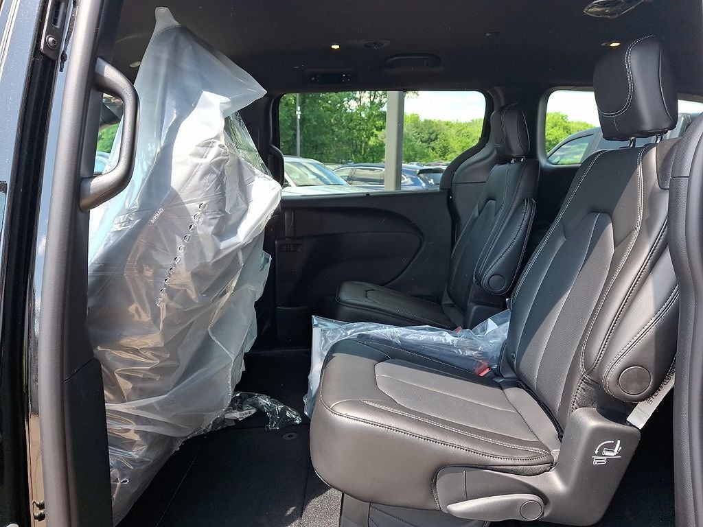 2027 Chrysler Pacifica PACIFICA SELECT AWD