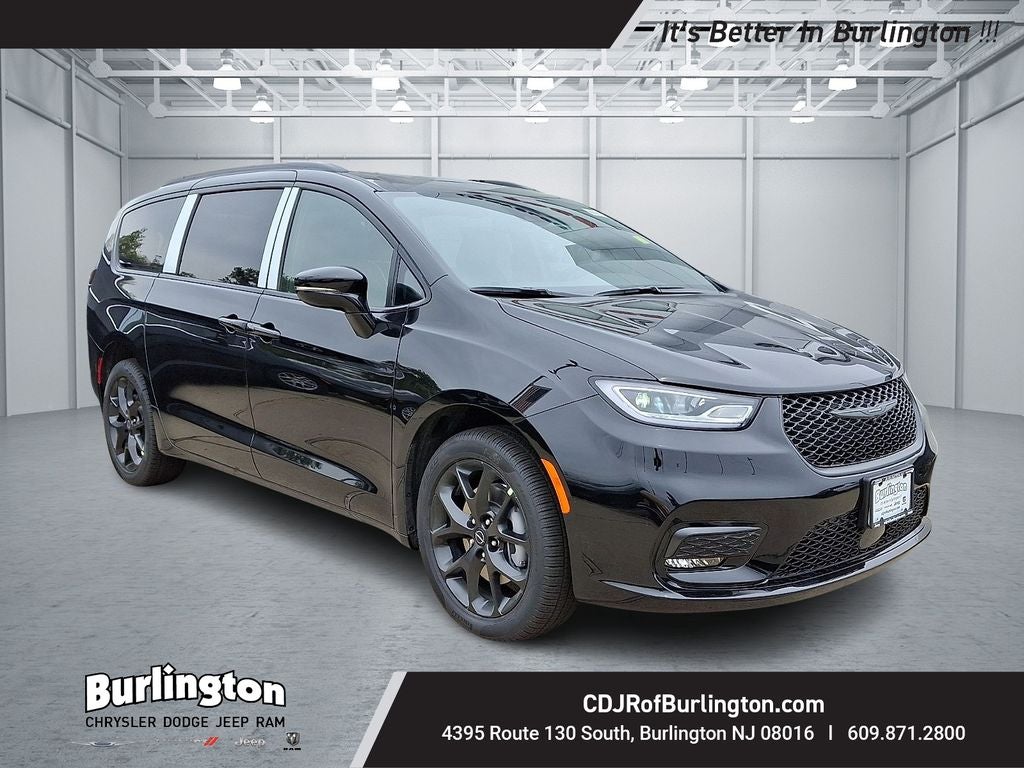 2026 Chrysler Pacifica Limited AWD's photo