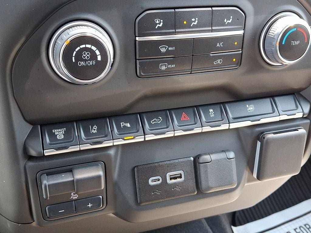 2025 Chevrolet Silverado 2500HD 4WD Crew Cab Standard Bed Custom