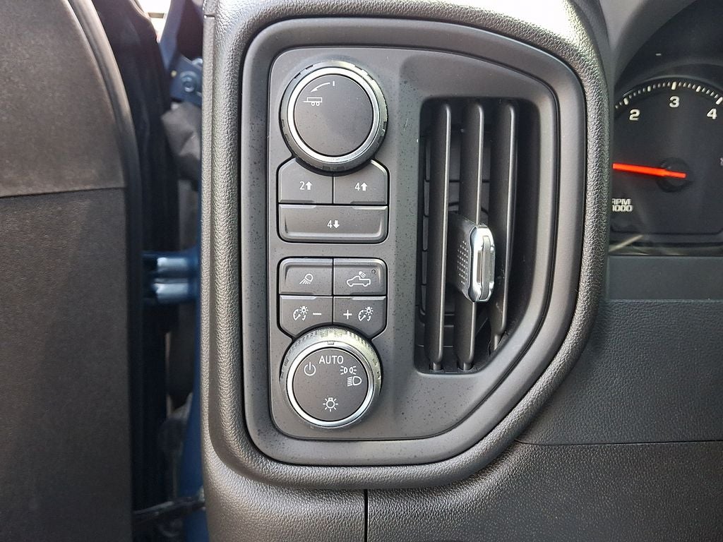 2025 Chevrolet Silverado 2500HD 4WD Crew Cab Standard Bed Custom