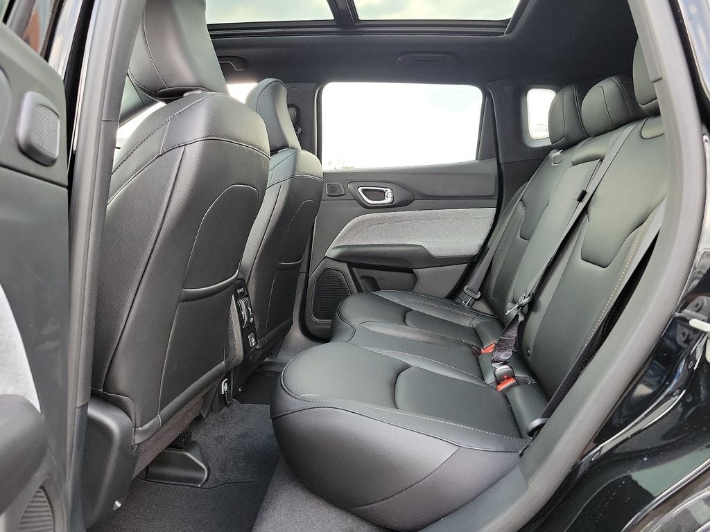 2024 Jeep Compass COMPASS LATITUDE LUX 4X4